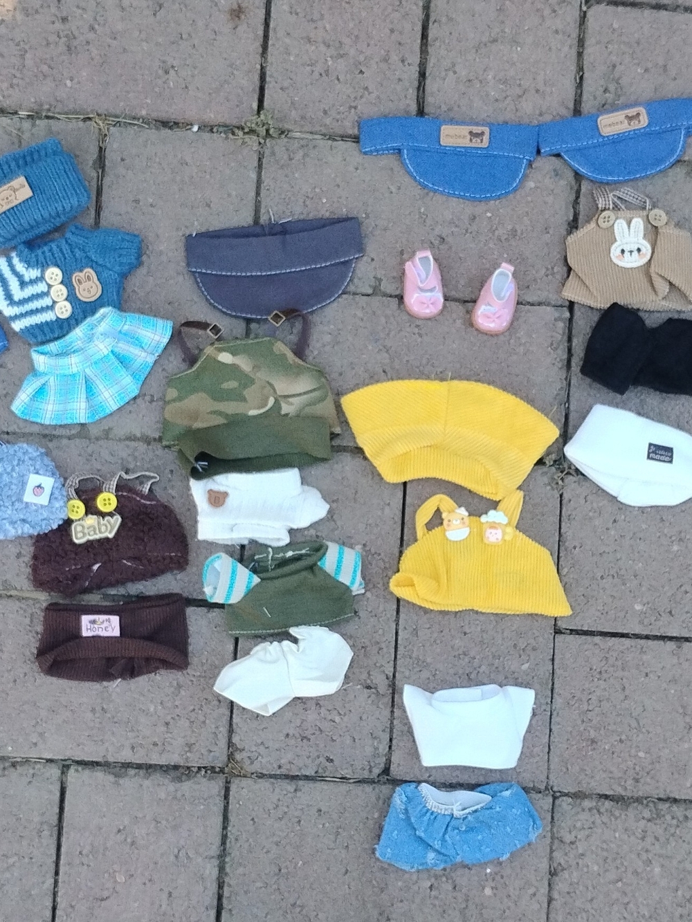 Assorted Doll Clothes Set with Yellow Knit Hat 25+ Pieces 17cm Labubu Pop Mart